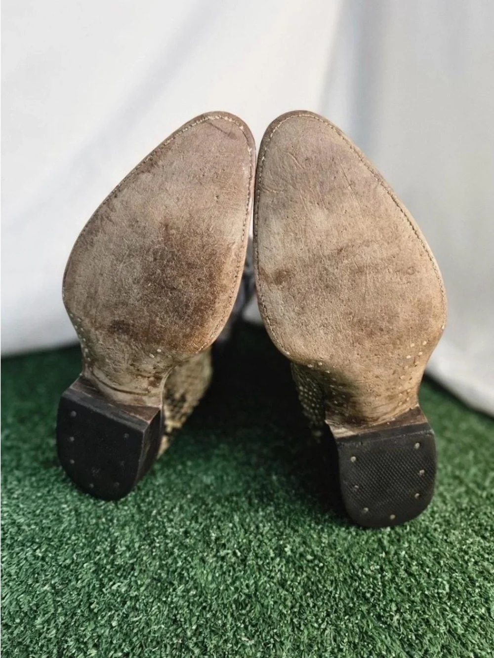 Men's shoe subcategory identification